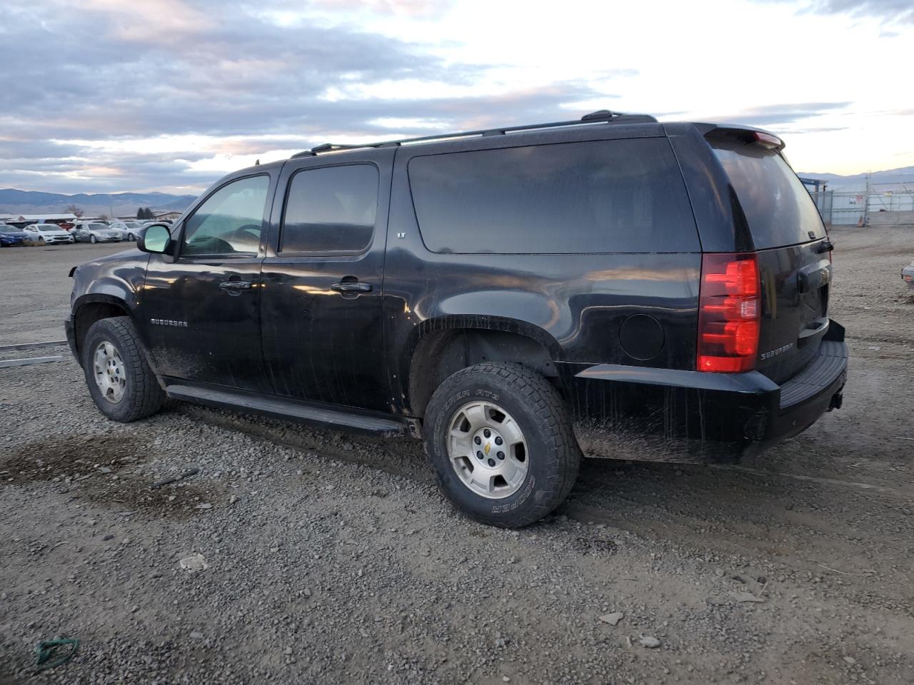 Photo 1 VIN: 1GNSKJE33BR335772 - CHEVROLET SUBURBAN 