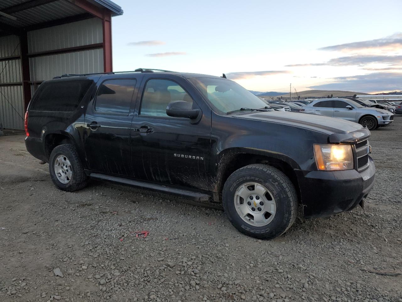 Photo 3 VIN: 1GNSKJE33BR335772 - CHEVROLET SUBURBAN 