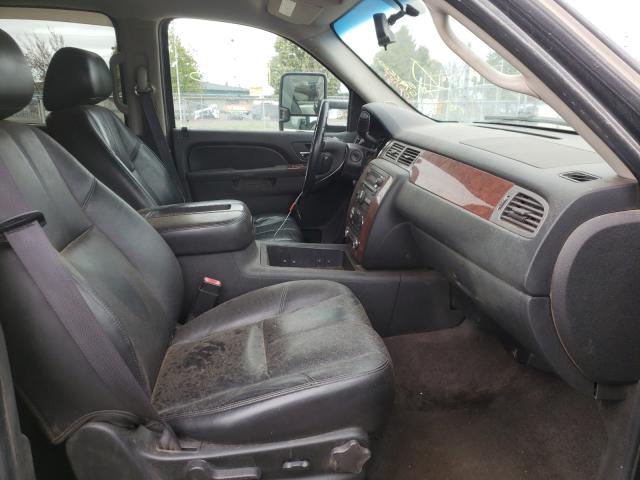 Photo 4 VIN: 1GNSKJE34BR133992 - CHEVROLET SUBURBAN K 