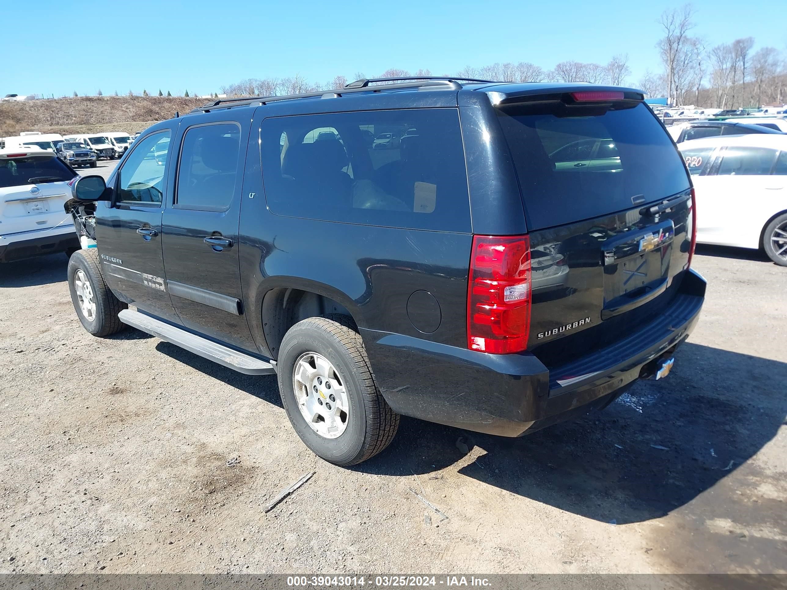 Photo 2 VIN: 1GNSKJE35BR337118 - CHEVROLET EXPRESS 