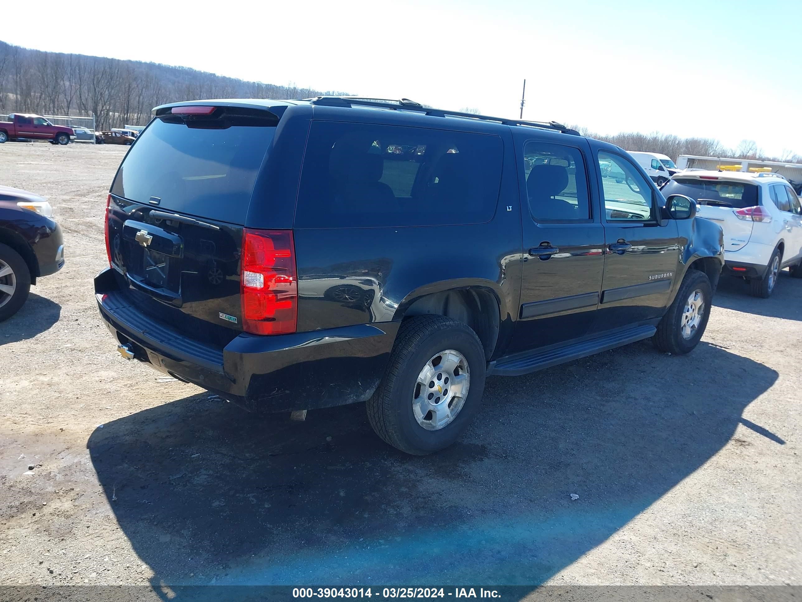 Photo 3 VIN: 1GNSKJE35BR337118 - CHEVROLET EXPRESS 