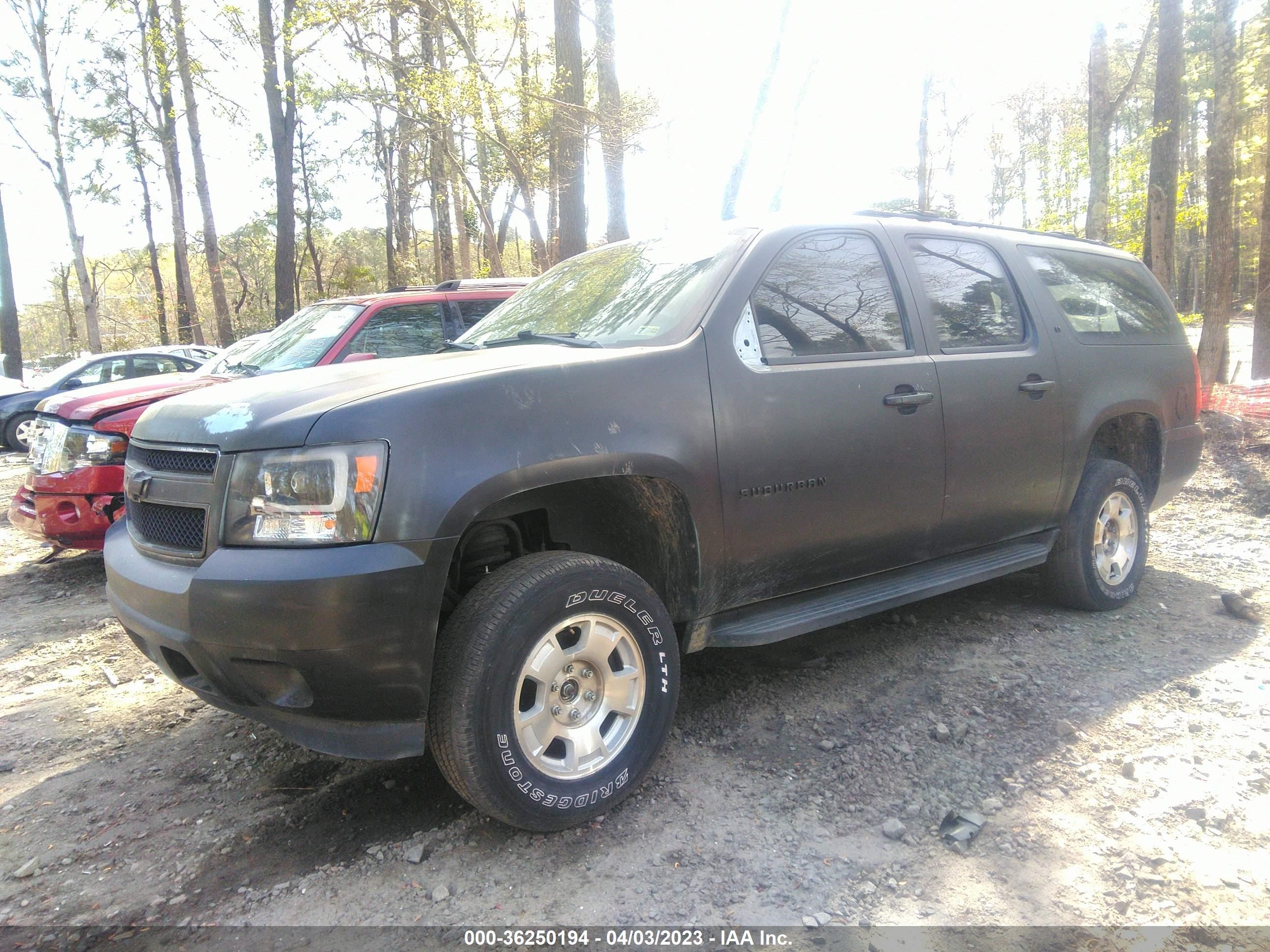 Photo 1 VIN: 1GNSKJE36BR254068 - CHEVROLET SUBURBAN 