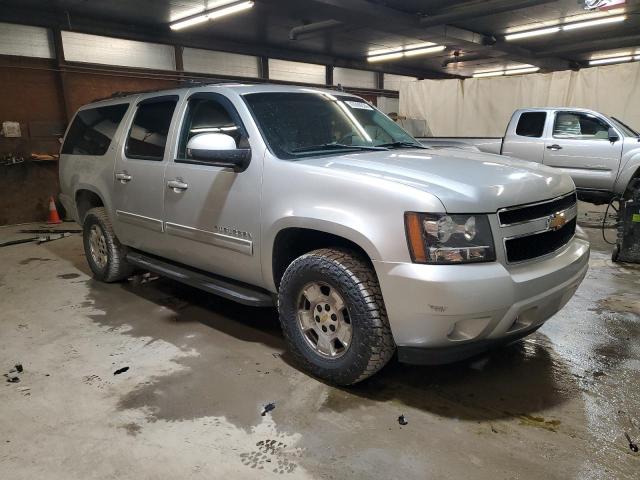 Photo 3 VIN: 1GNSKJE37BR137745 - CHEVROLET SUBURBAN 