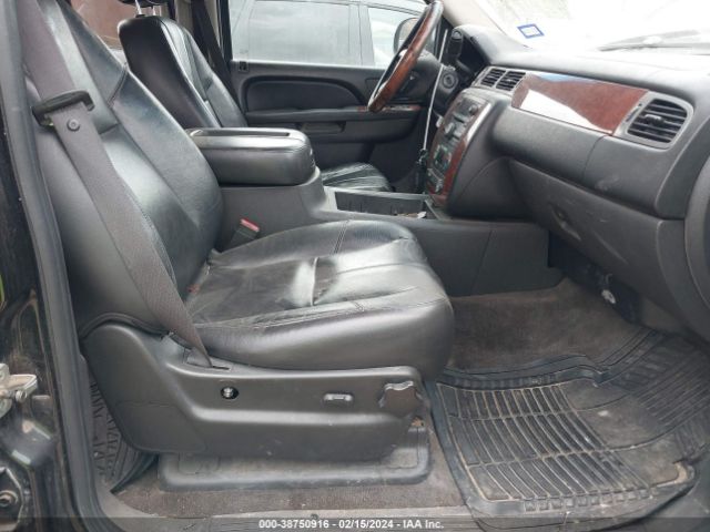 Photo 4 VIN: 1GNSKJE37BR209947 - CHEVROLET SUBURBAN 1500 