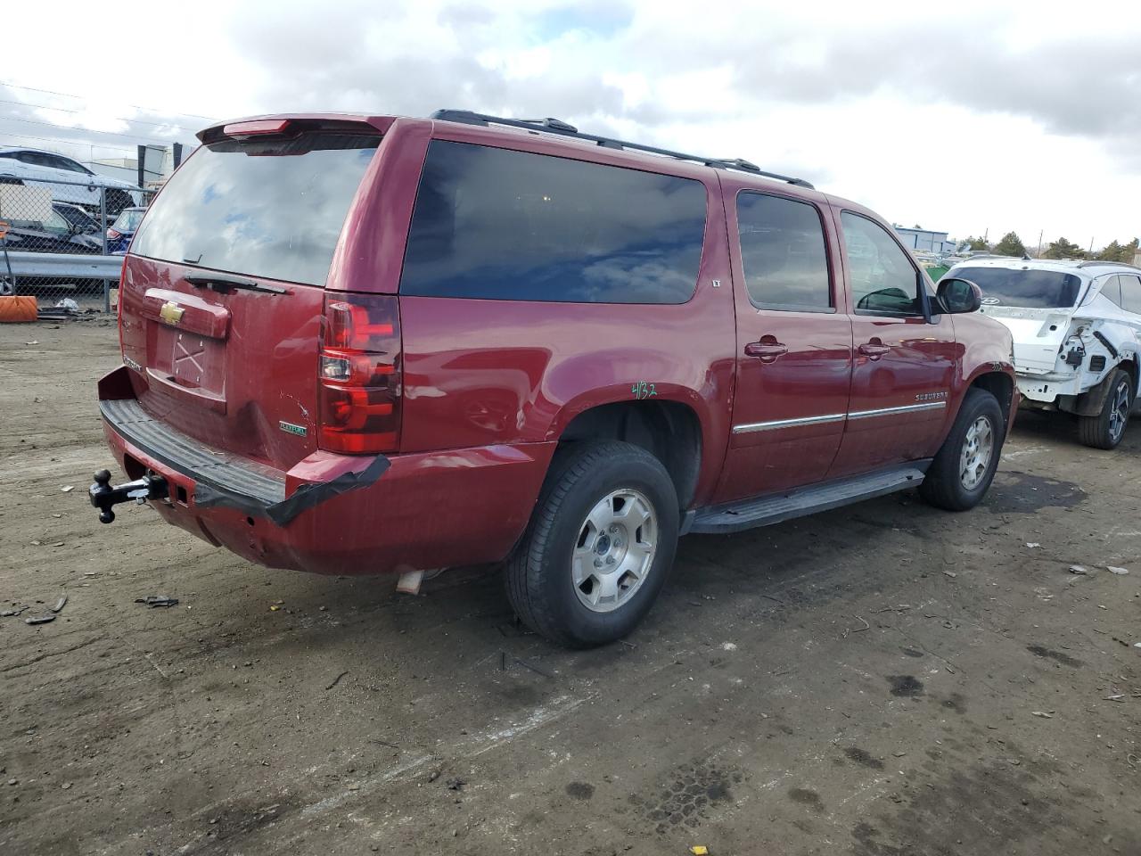 Photo 2 VIN: 1GNSKJE3XBR139036 - CHEVROLET SUBURBAN 