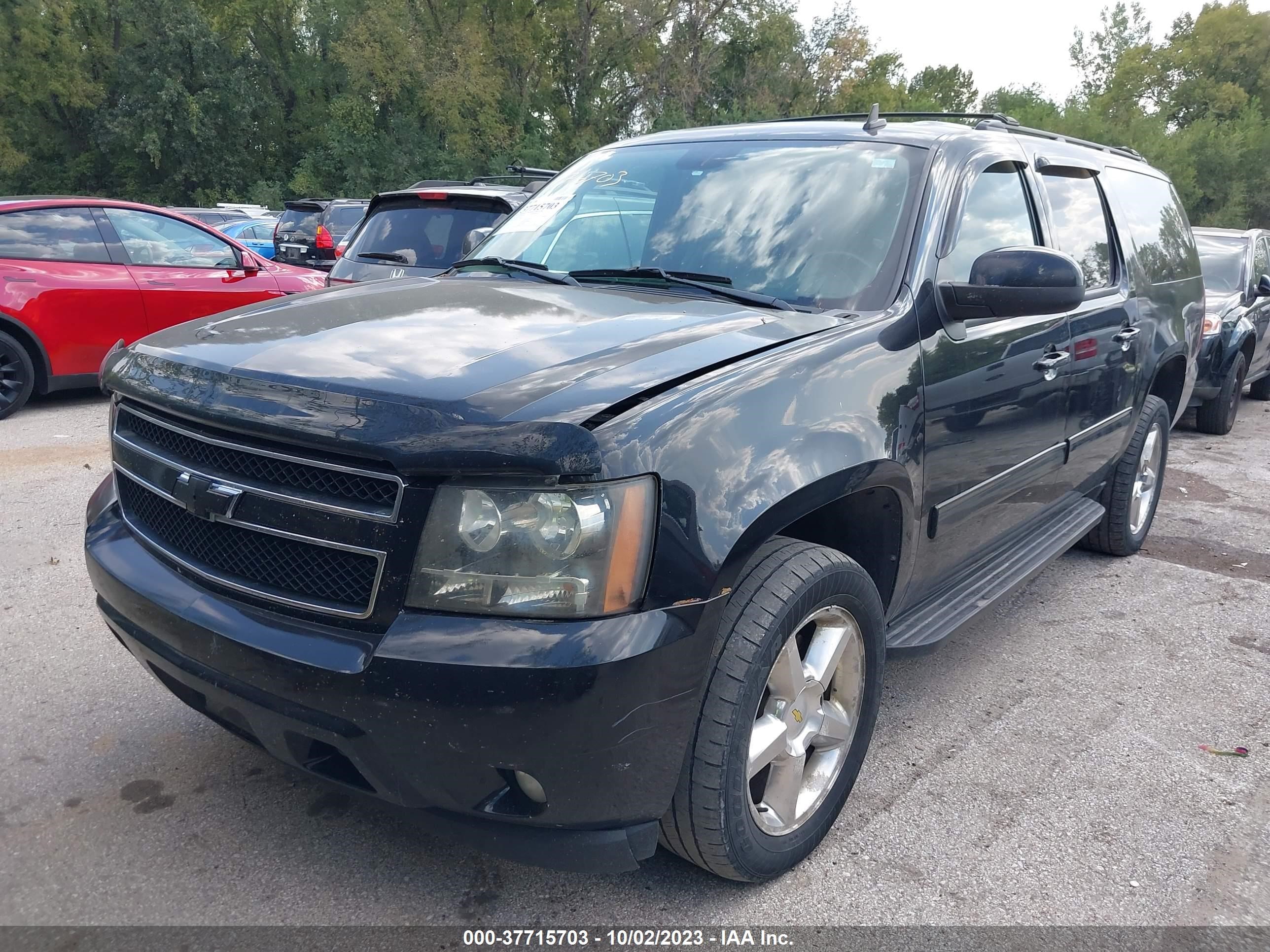 Photo 1 VIN: 1GNSKJE3XBR384581 - CHEVROLET SUBURBAN 