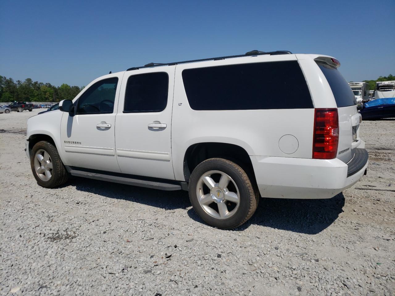 Photo 1 VIN: 1GNSKJE70CR320957 - CHEVROLET SUBURBAN 