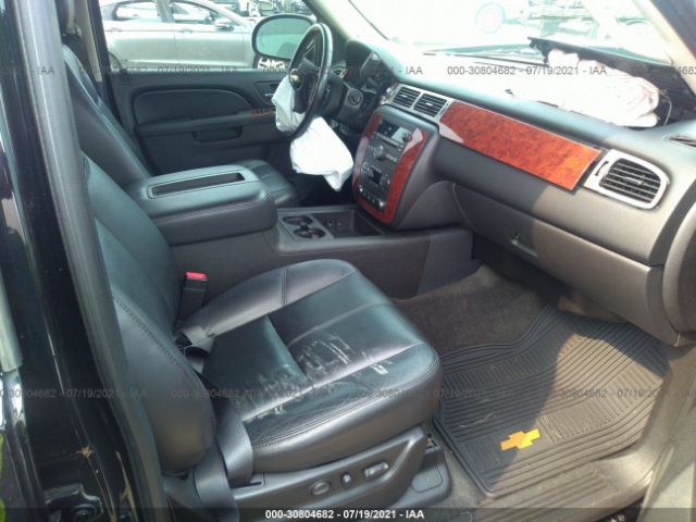 Photo 4 VIN: 1GNSKJE70DR117441 - CHEVROLET SUBURBAN 