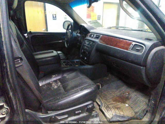 Photo 4 VIN: 1GNSKJE70DR298718 - CHEVROLET SUBURBAN 1500 