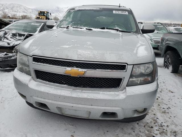 Photo 4 VIN: 1GNSKJE71CR319459 - CHEVROLET SUBURBAN 