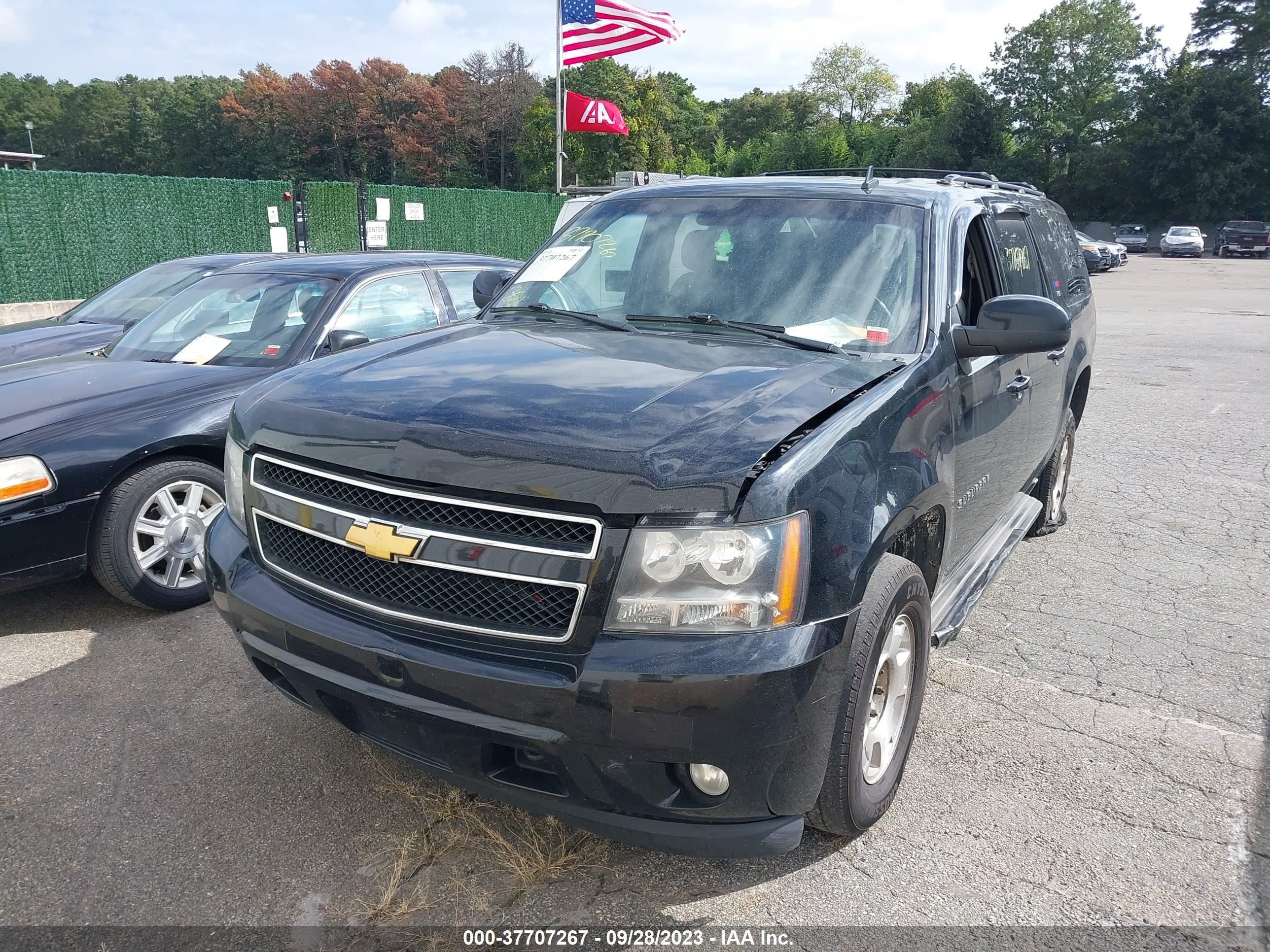 Photo 1 VIN: 1GNSKJE71DR115035 - CHEVROLET SUBURBAN 