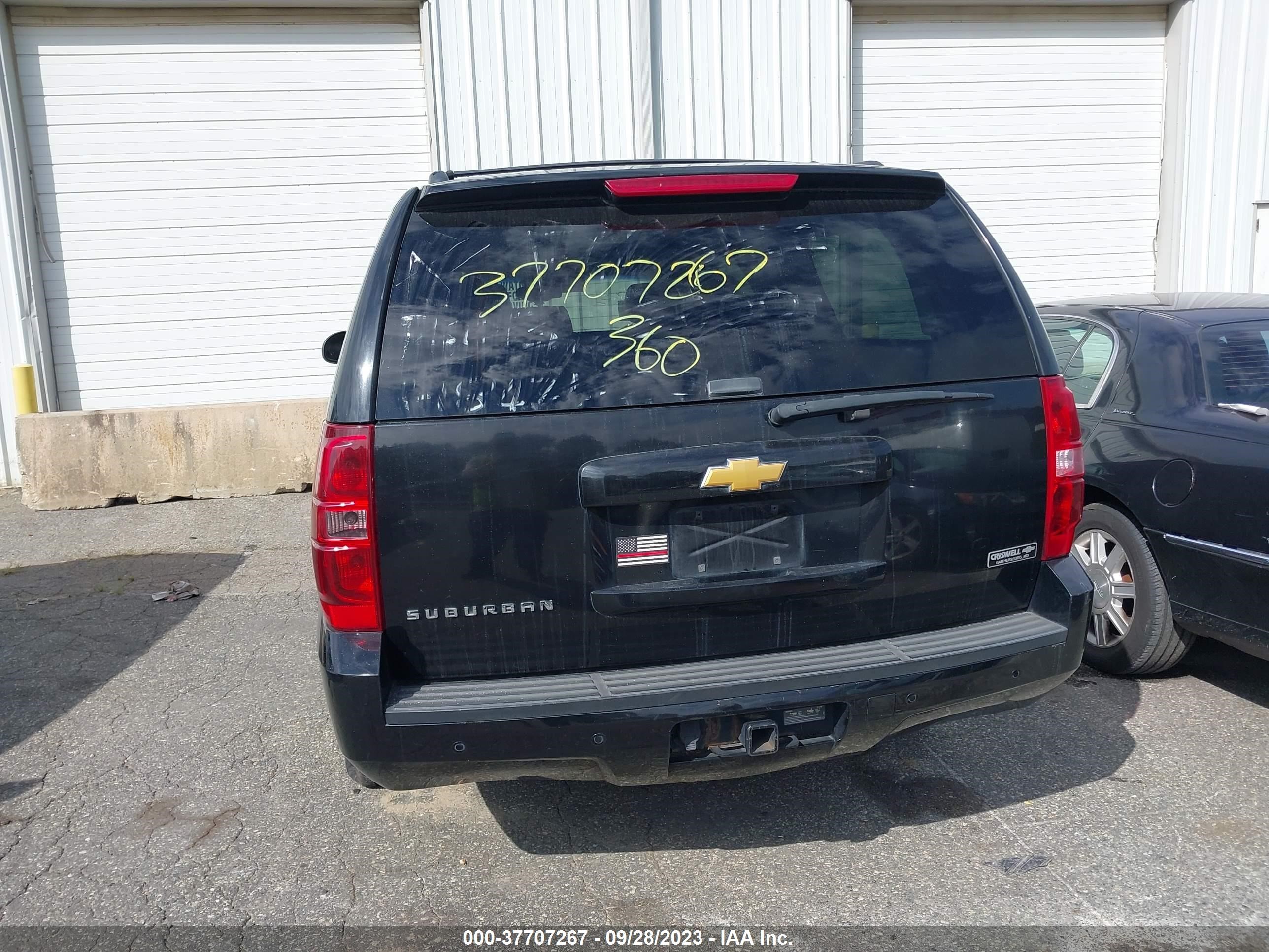 Photo 15 VIN: 1GNSKJE71DR115035 - CHEVROLET SUBURBAN 