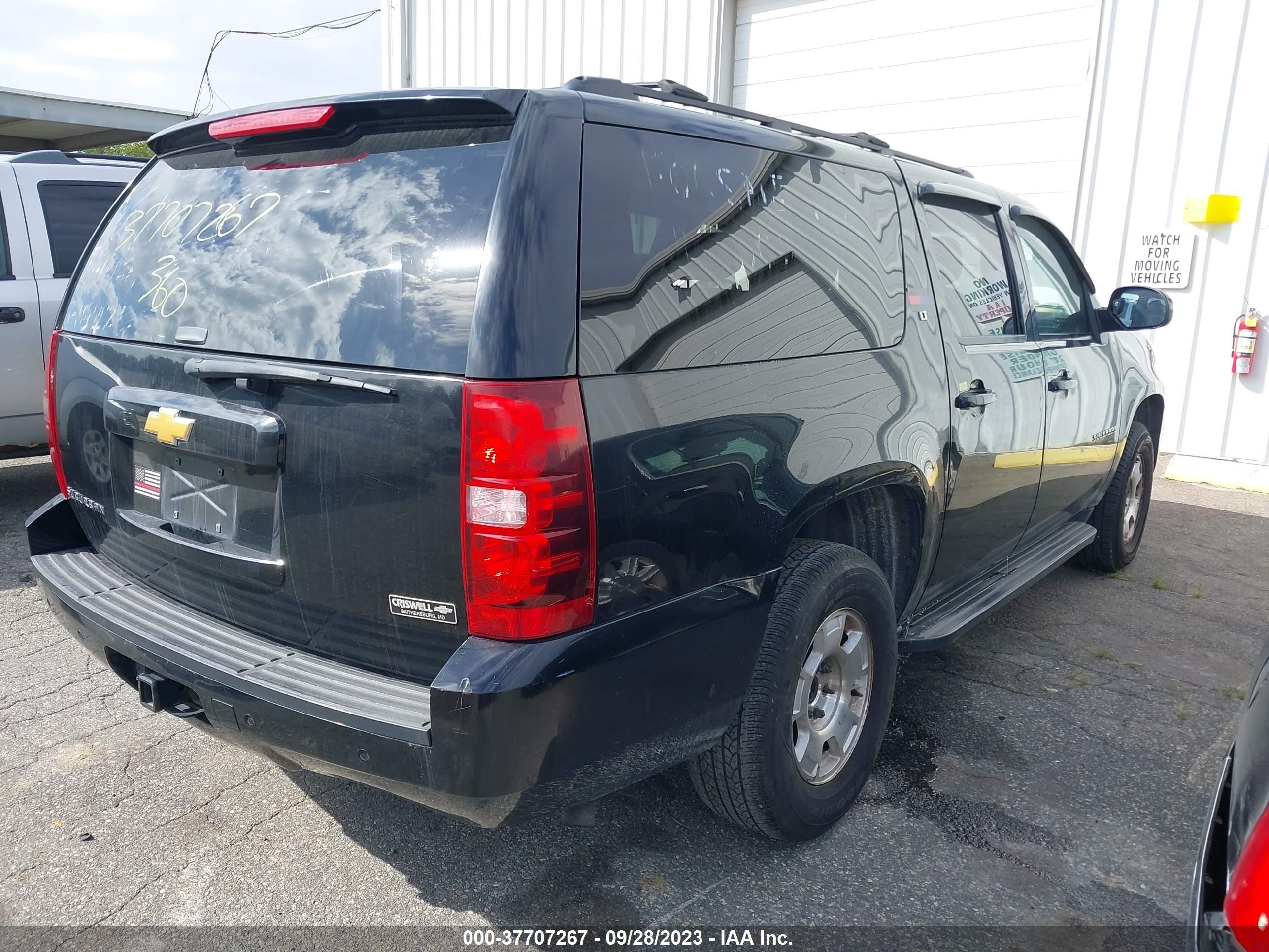 Photo 3 VIN: 1GNSKJE71DR115035 - CHEVROLET SUBURBAN 