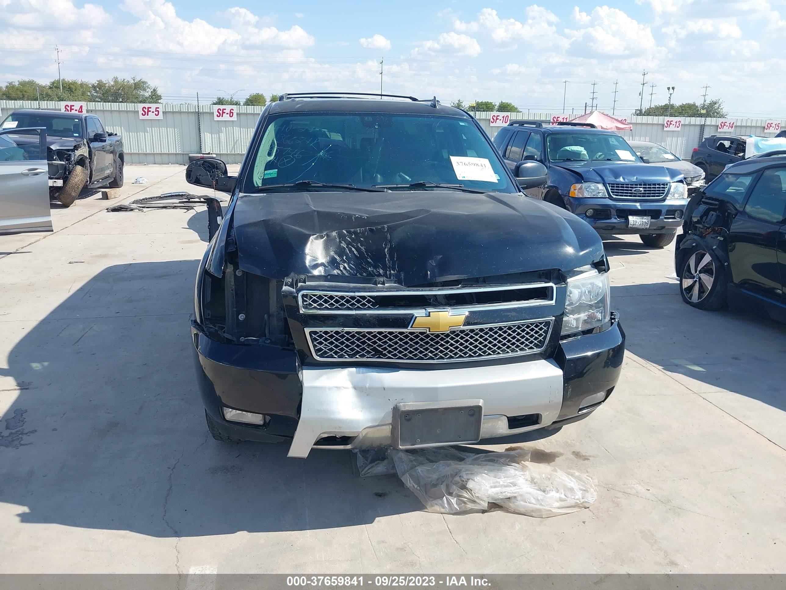 Photo 12 VIN: 1GNSKJE71DR365746 - CHEVROLET SUBURBAN 