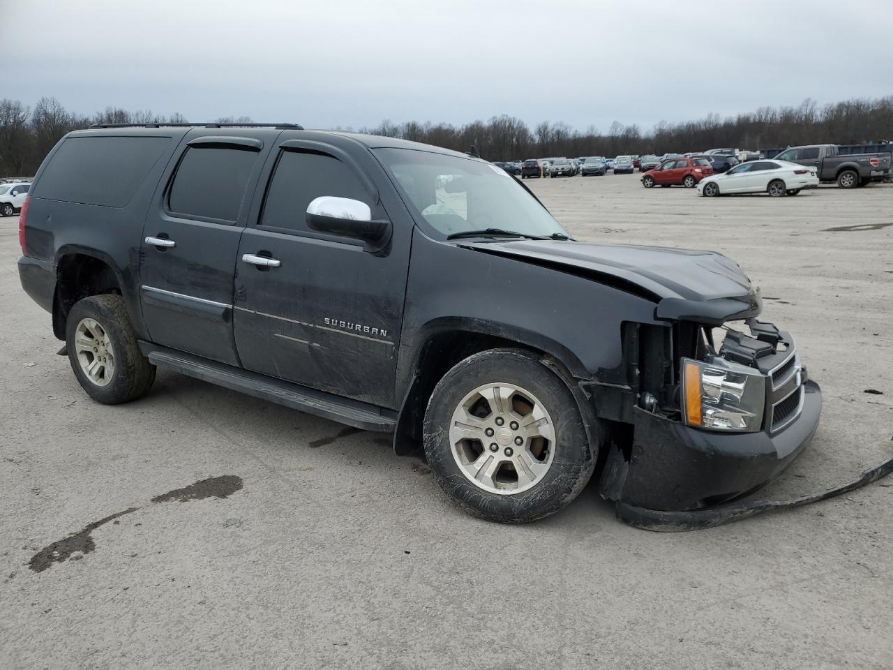 Photo 3 VIN: 1GNSKJE72DR168097 - CHEVROLET SUBURBAN 