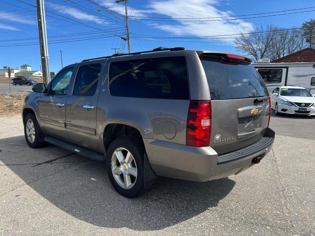 Photo 2 VIN: 1GNSKJE72DR197423 - CHEVROLET SUBURBAN 