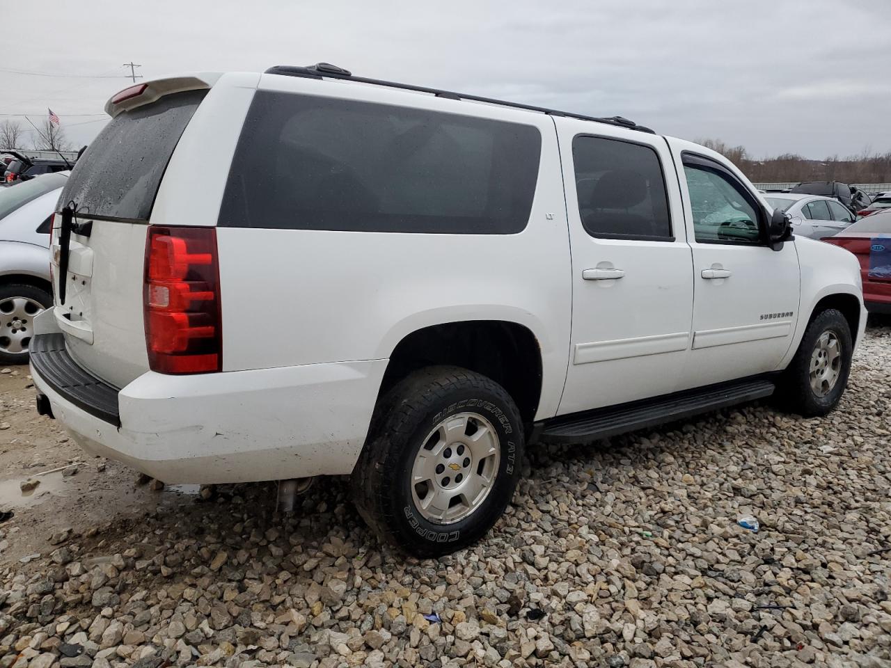 Photo 2 VIN: 1GNSKJE72DR307225 - CHEVROLET SUBURBAN 