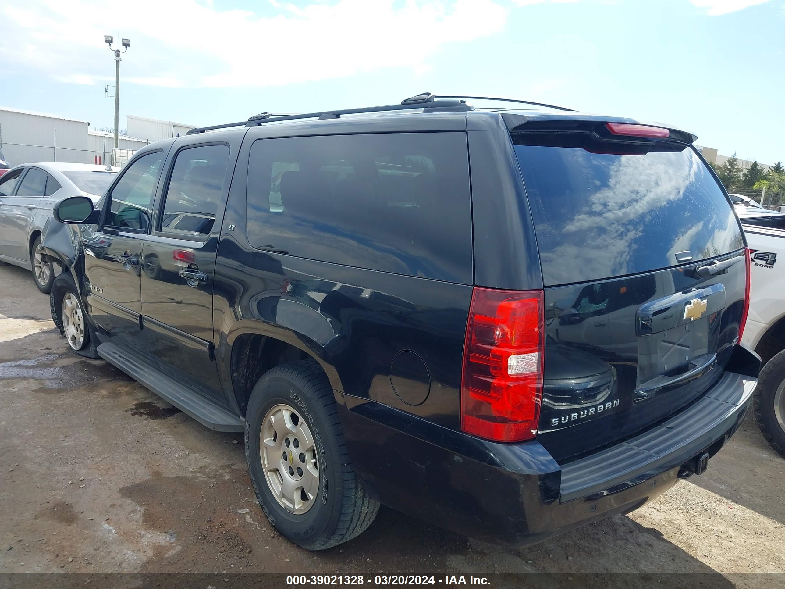 Photo 2 VIN: 1GNSKJE73CR300122 - CHEVROLET EXPRESS 