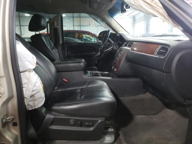 Photo 4 VIN: 1GNSKJE74CR139683 - CHEVROLET SUBURBAN K 