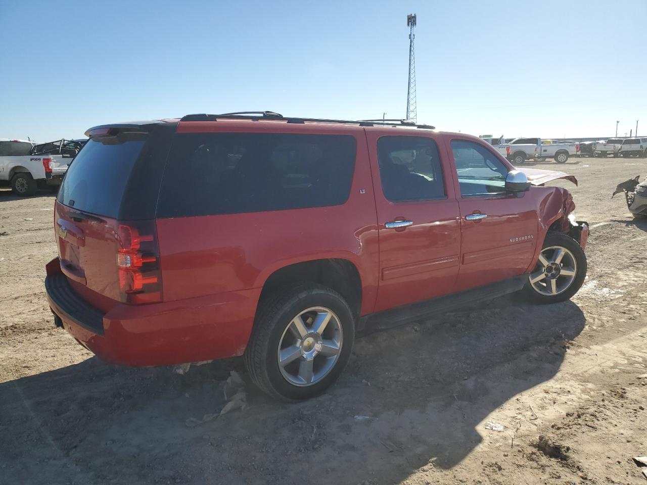 Photo 2 VIN: 1GNSKJE74DR155237 - CHEVROLET SUBURBAN 