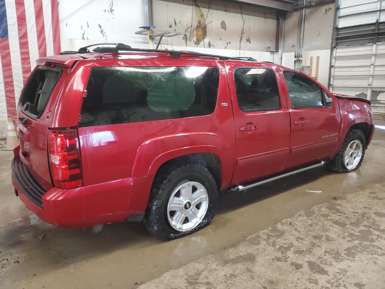 Photo 2 VIN: 1GNSKJE74ER221996 - CHEVROLET SUBURBAN 