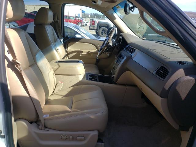 Photo 4 VIN: 1GNSKJE75DR273135 - CHEVROLET SUBURBAN K 