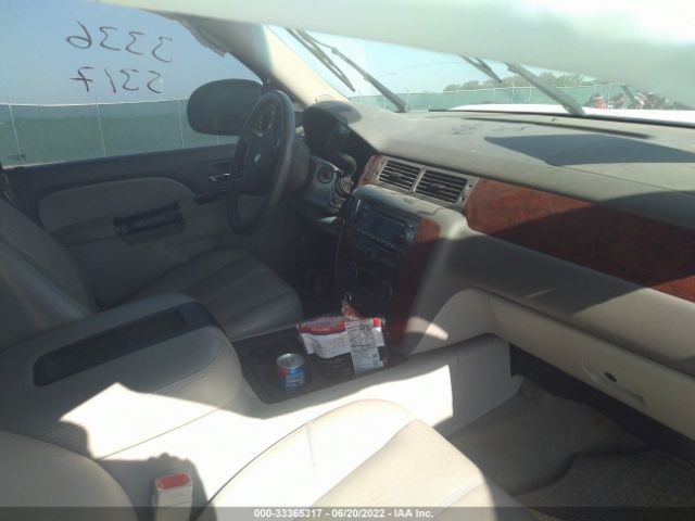 Photo 4 VIN: 1GNSKJE77DR101737 - CHEVROLET SUBURBAN 