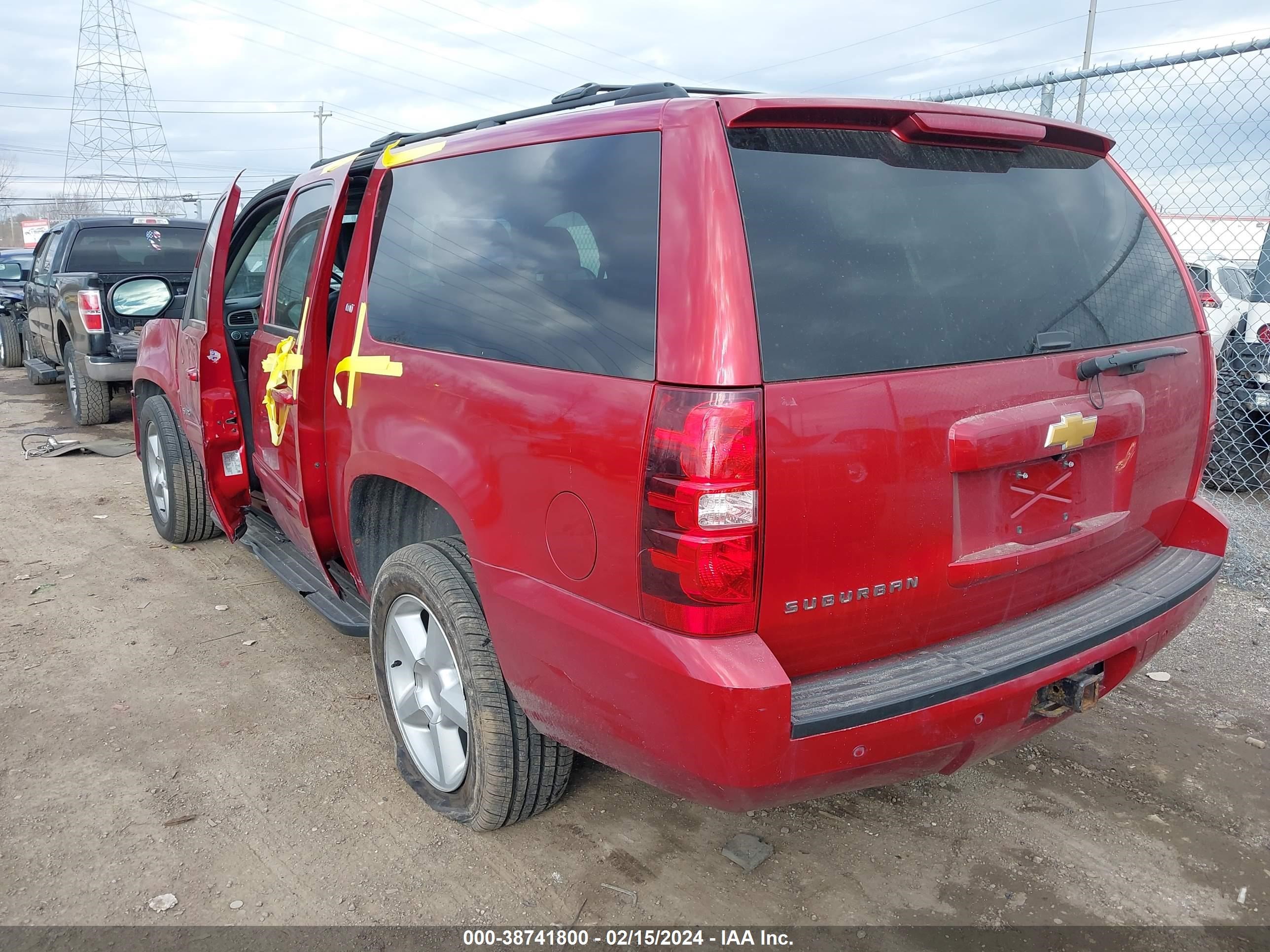 Photo 2 VIN: 1GNSKJE78DR377523 - CHEVROLET EXPRESS 