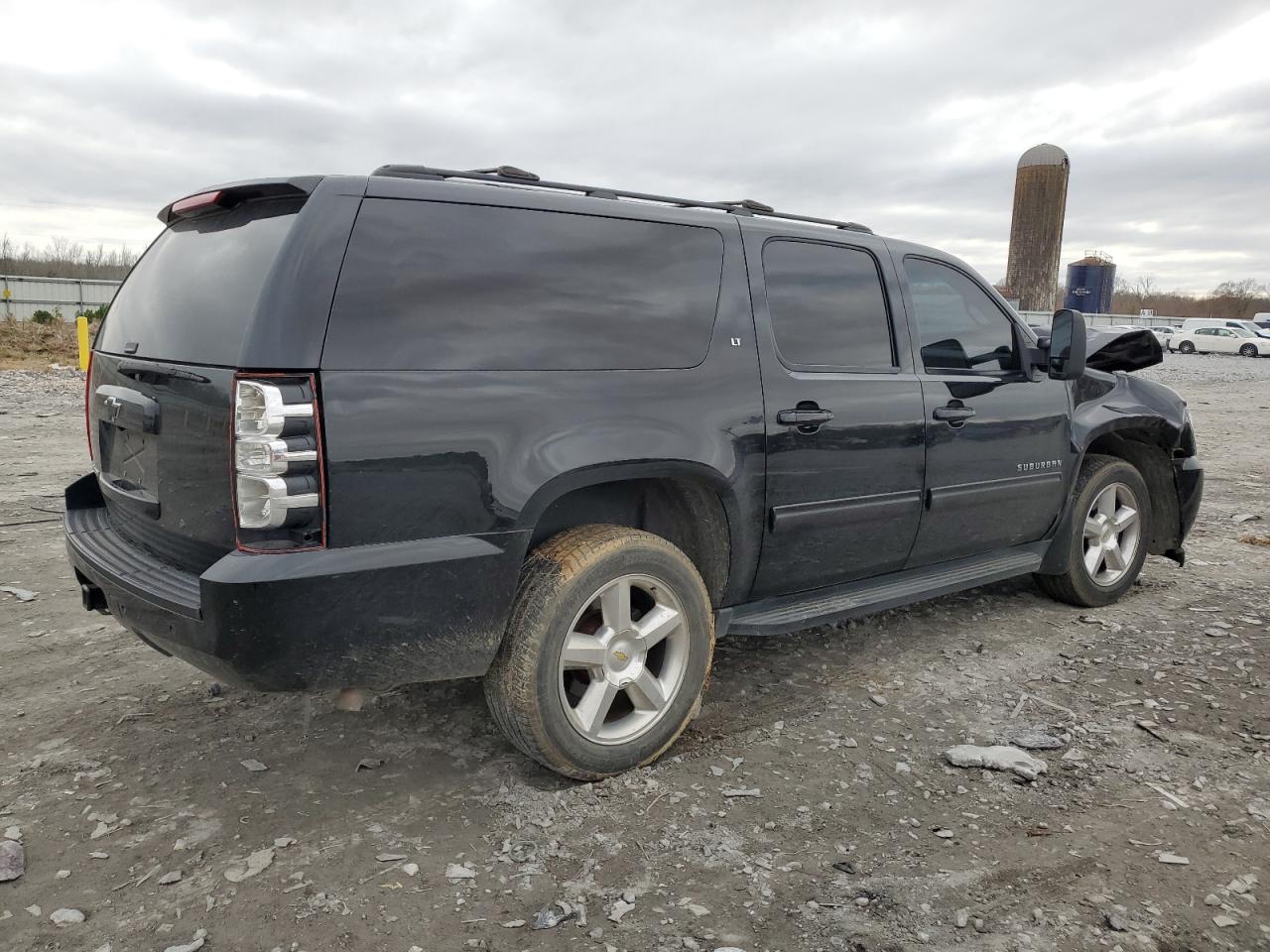 Photo 2 VIN: 1GNSKJE78ER206868 - CHEVROLET SUBURBAN 