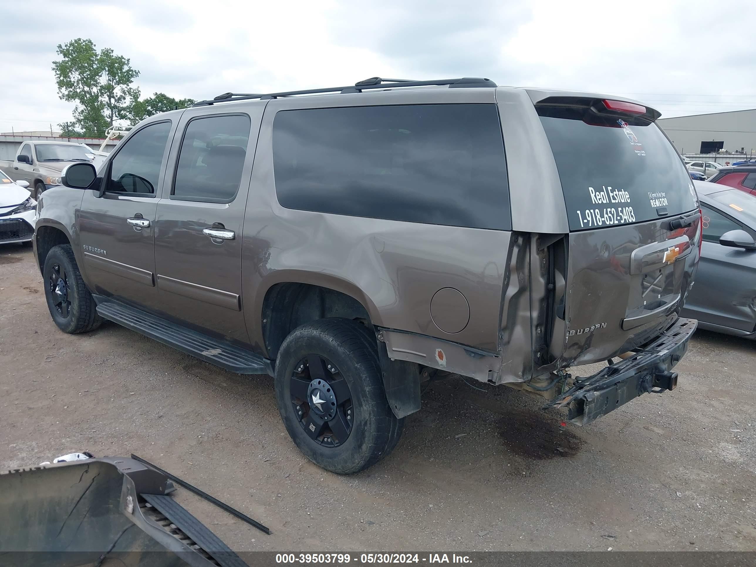 Photo 2 VIN: 1GNSKJE79CR169908 - CHEVROLET SUBURBAN 