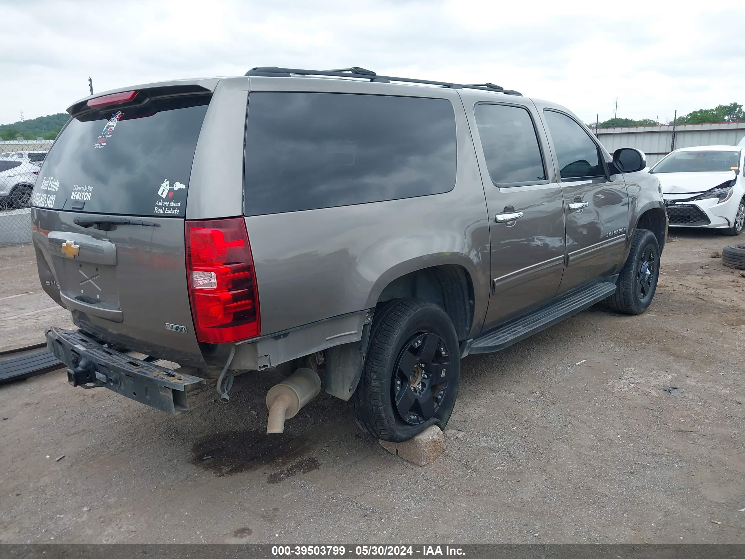 Photo 3 VIN: 1GNSKJE79CR169908 - CHEVROLET SUBURBAN 