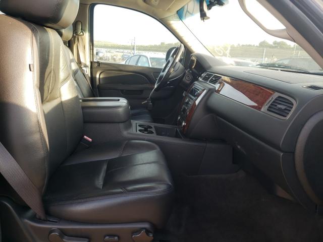 Photo 4 VIN: 1GNSKJE79DR137509 - CHEVROLET SUBURBAN K 