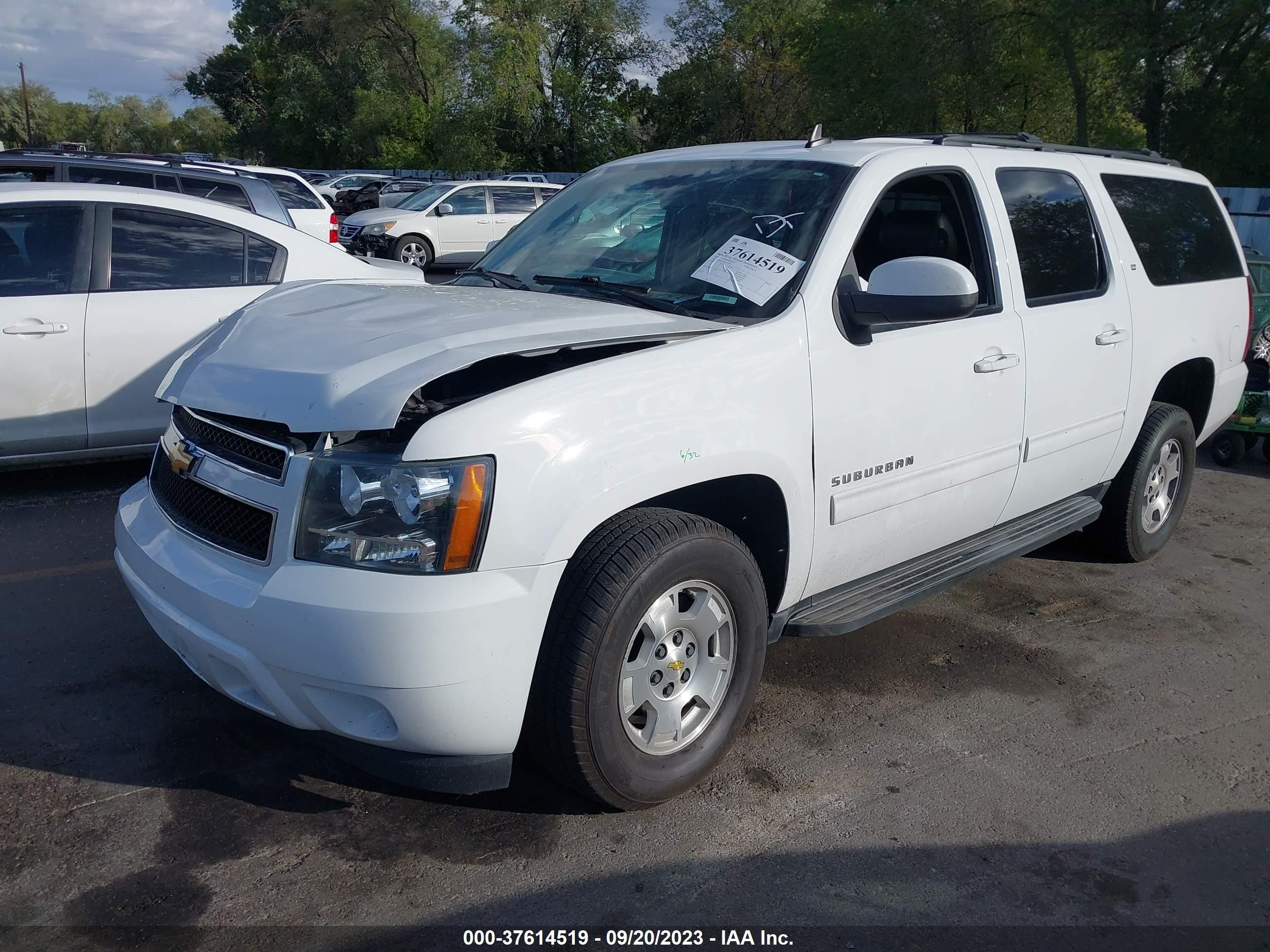 Photo 1 VIN: 1GNSKJE79ER224330 - CHEVROLET SUBURBAN 