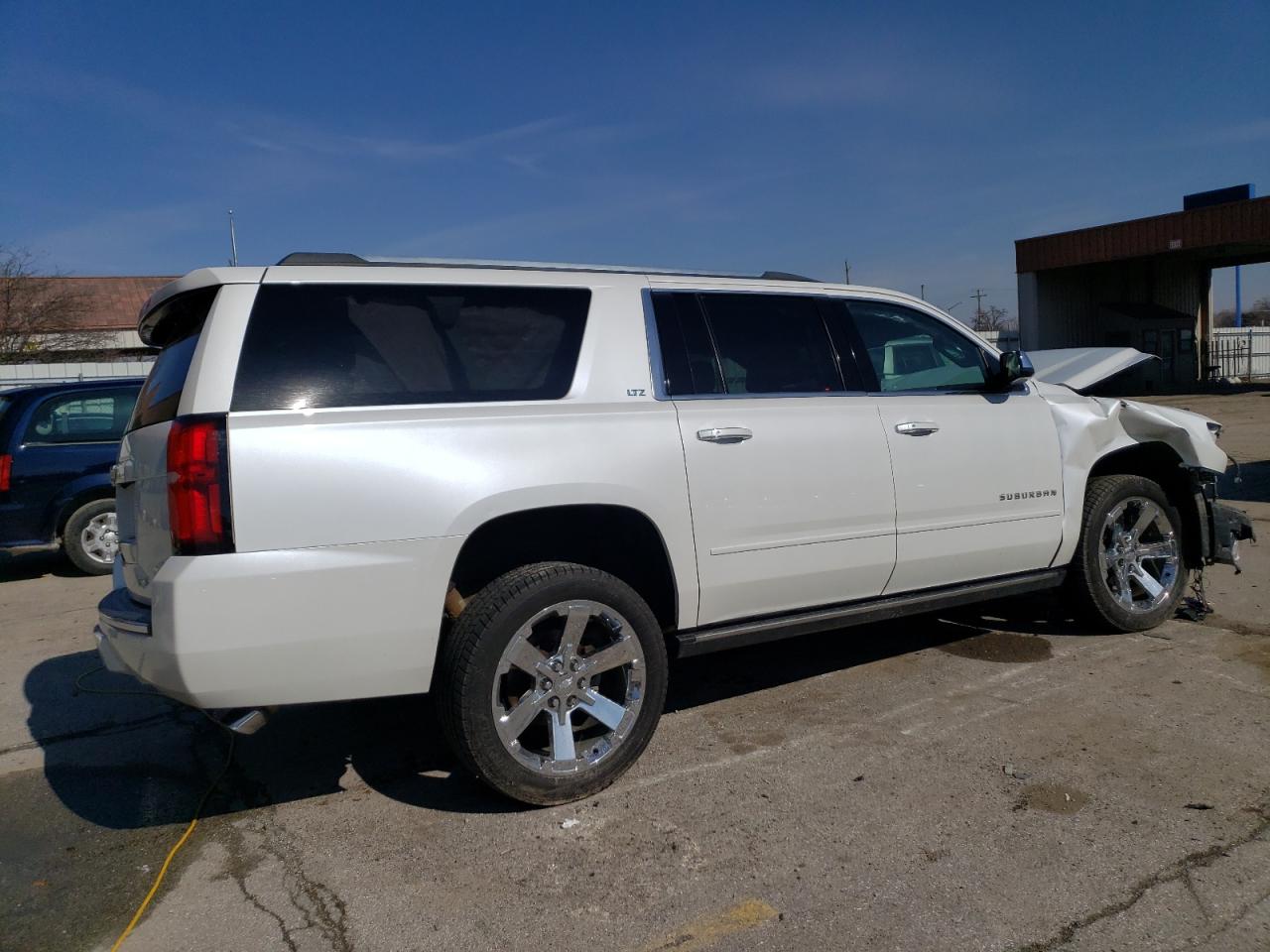 Photo 2 VIN: 1GNSKJKC1GR359130 - CHEVROLET SUBURBAN 