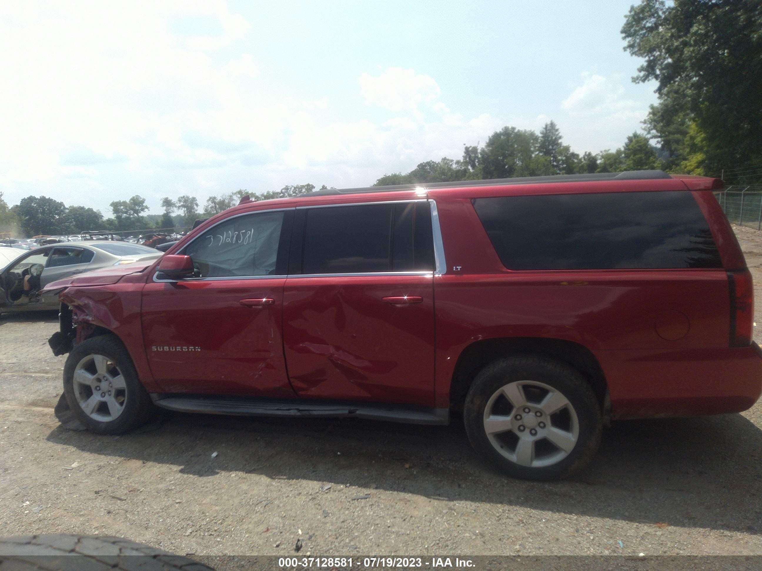 Photo 13 VIN: 1GNSKJKC2FR554023 - CHEVROLET SUBURBAN 