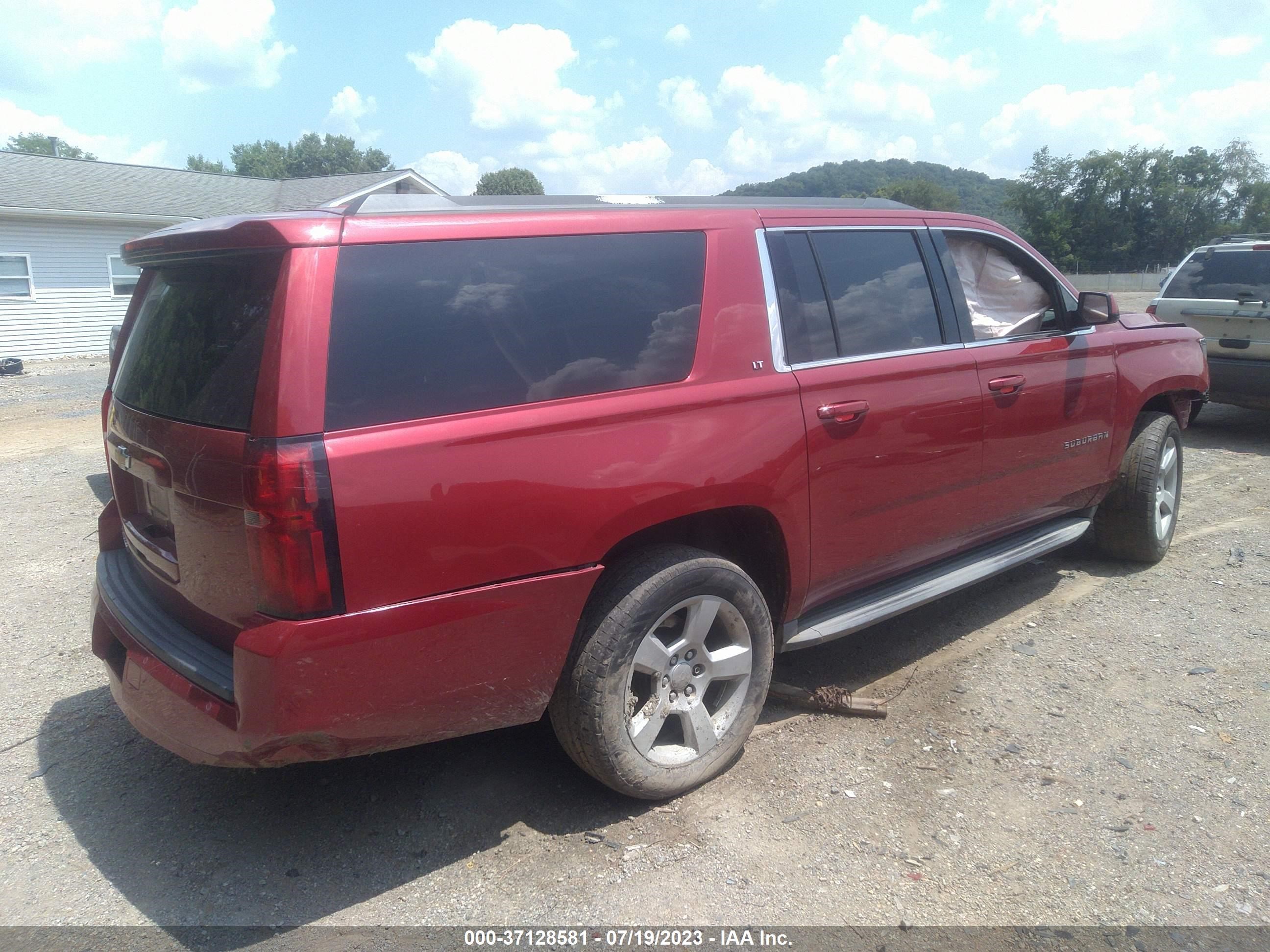 Photo 3 VIN: 1GNSKJKC2FR554023 - CHEVROLET SUBURBAN 