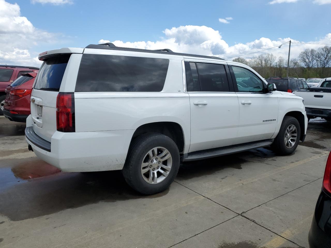 Photo 2 VIN: 1GNSKJKC3FR261599 - CHEVROLET SUBURBAN 