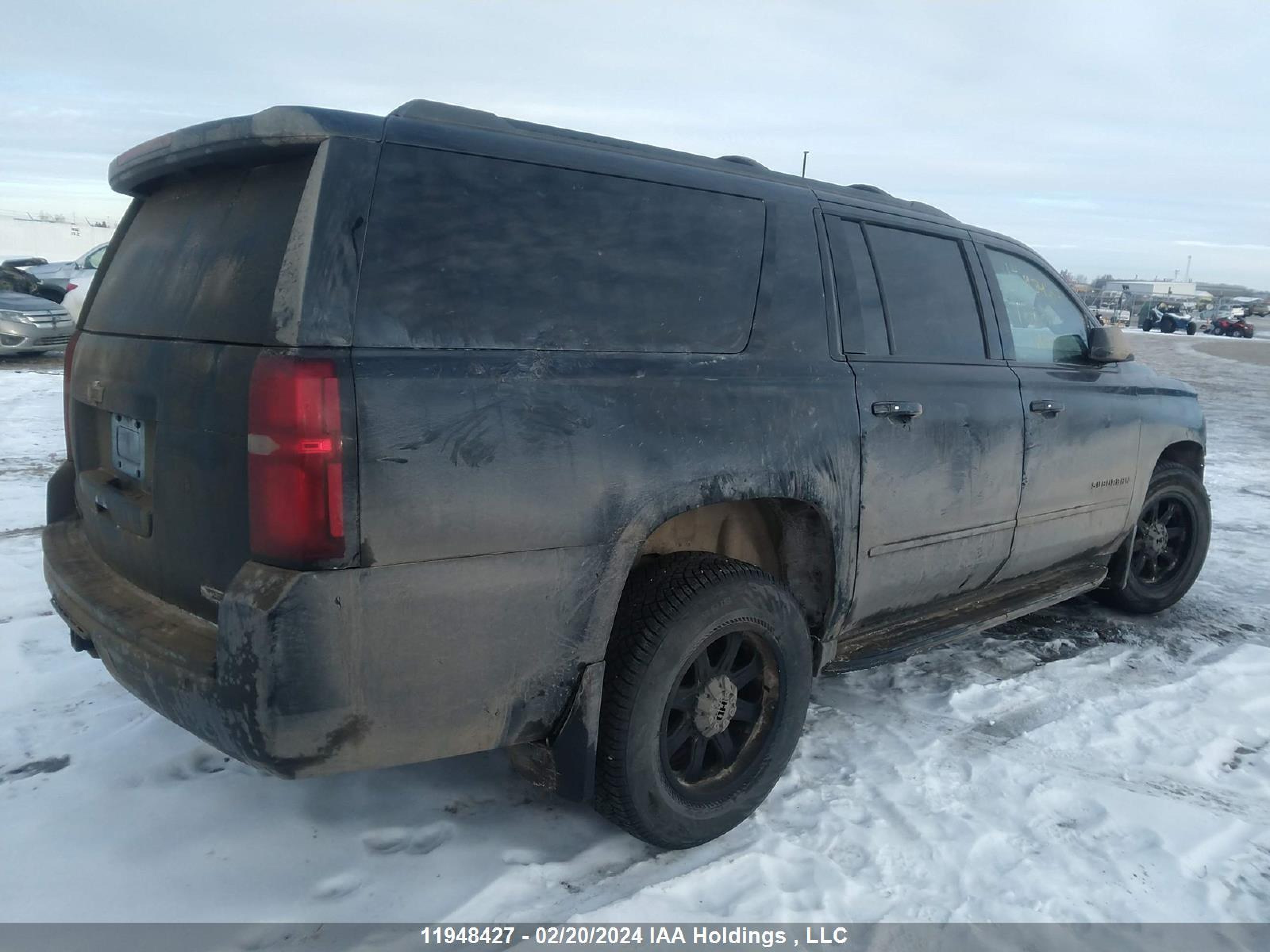 Photo 3 VIN: 1GNSKJKC3JR147711 - CHEVROLET SUBURBAN 