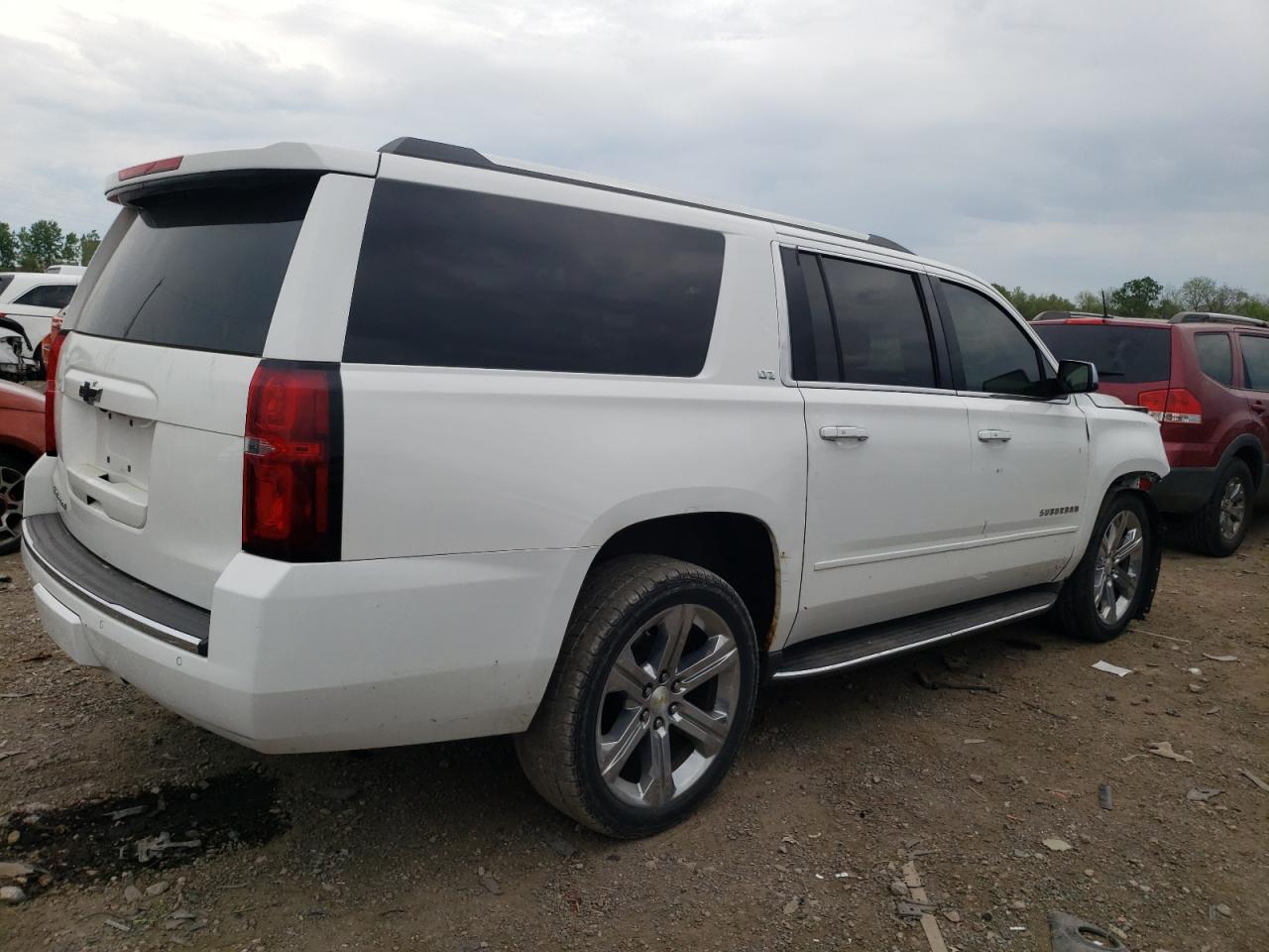 Photo 2 VIN: 1GNSKJKC4GR114922 - CHEVROLET SUBURBAN 