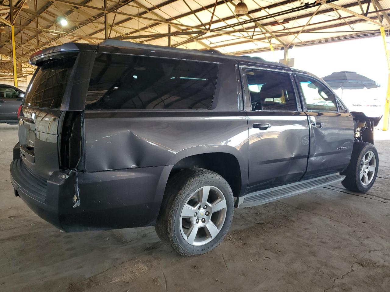 Photo 2 VIN: 1GNSKJKC6FR257109 - CHEVROLET SUBURBAN 