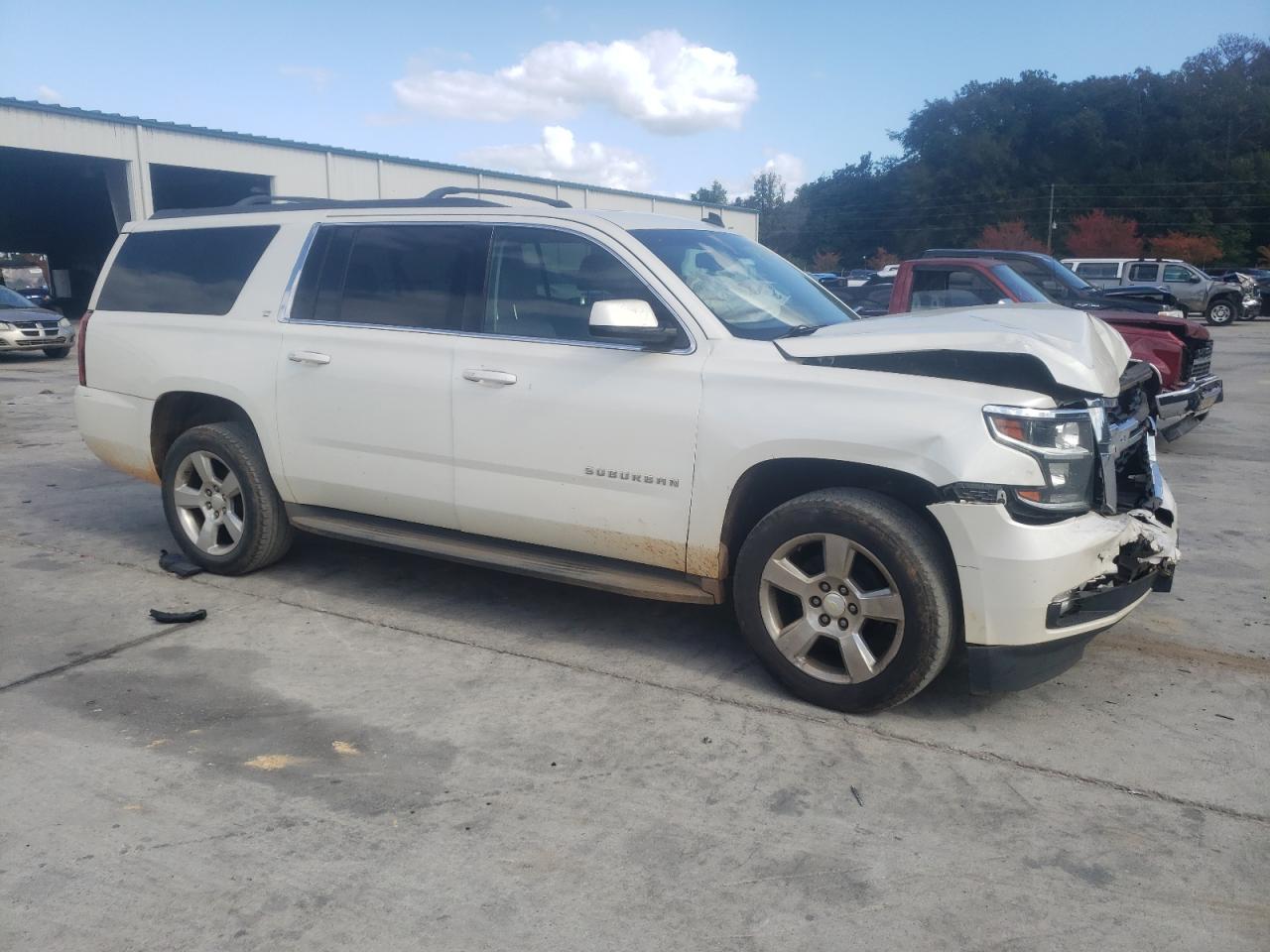 Photo 3 VIN: 1GNSKJKC9FR152662 - CHEVROLET SUBURBAN 