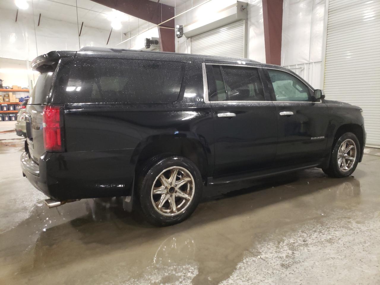 Photo 2 VIN: 1GNSKJKJ7KR339925 - CHEVROLET SUBURBAN 