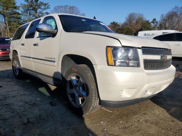 Photo 3 VIN: 1GNSKKE30BR221783 - CHEVROLET SUBURBAN 