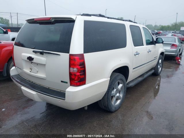 Photo 3 VIN: 1GNSKKE30BR328803 - CHEVROLET SUBURBAN 1500 