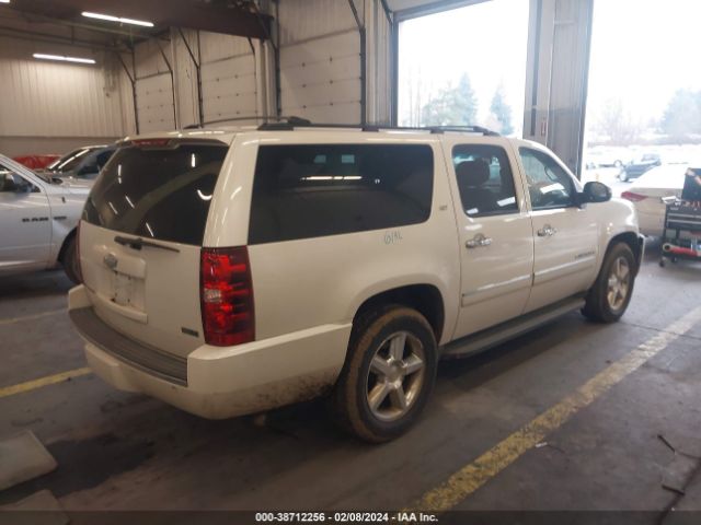 Photo 3 VIN: 1GNSKKE32BR184526 - CHEVROLET SUBURBAN 1500 