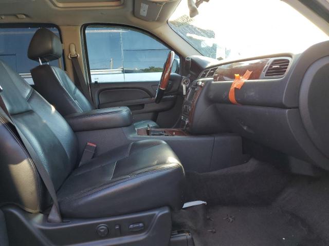 Photo 4 VIN: 1GNSKKE32BR201552 - CHEVROLET SUBURBAN K 