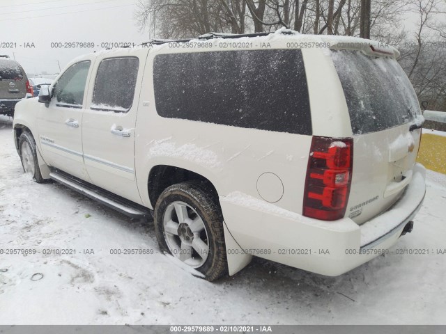 Photo 2 VIN: 1GNSKKE32BR226726 - CHEVROLET SUBURBAN 