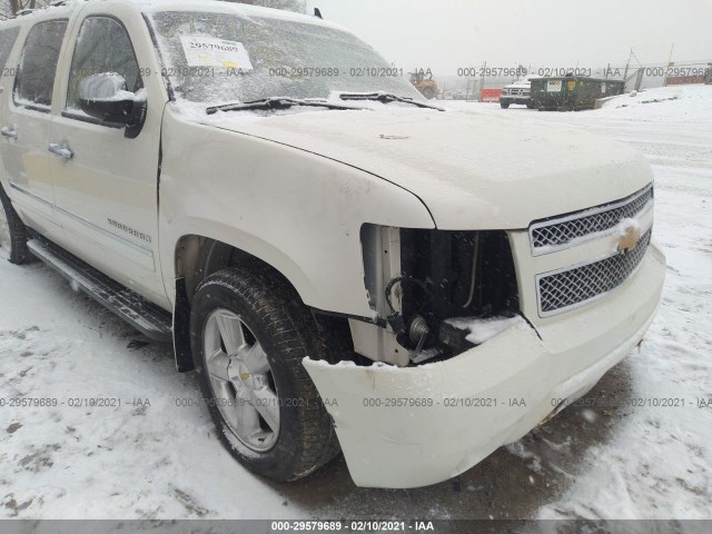 Photo 5 VIN: 1GNSKKE32BR226726 - CHEVROLET SUBURBAN 