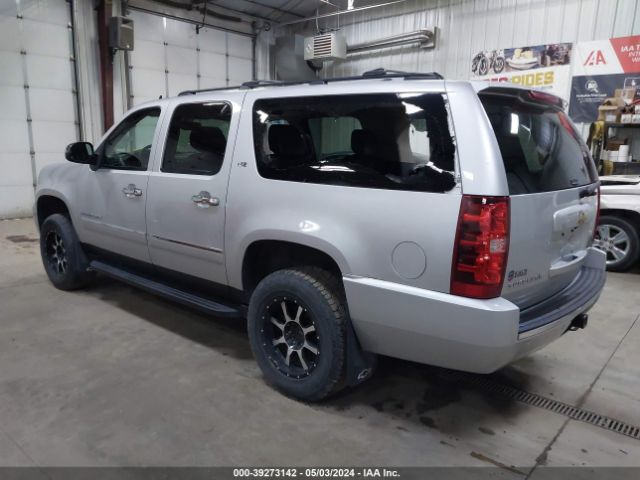 Photo 2 VIN: 1GNSKKE33BR117465 - CHEVROLET SUBURBAN 1500 