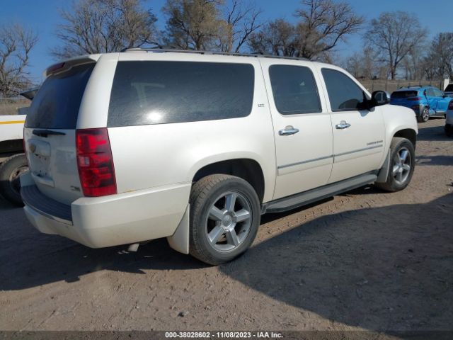 Photo 3 VIN: 1GNSKKE34BR230728 - CHEVROLET SUBURBAN 1500 